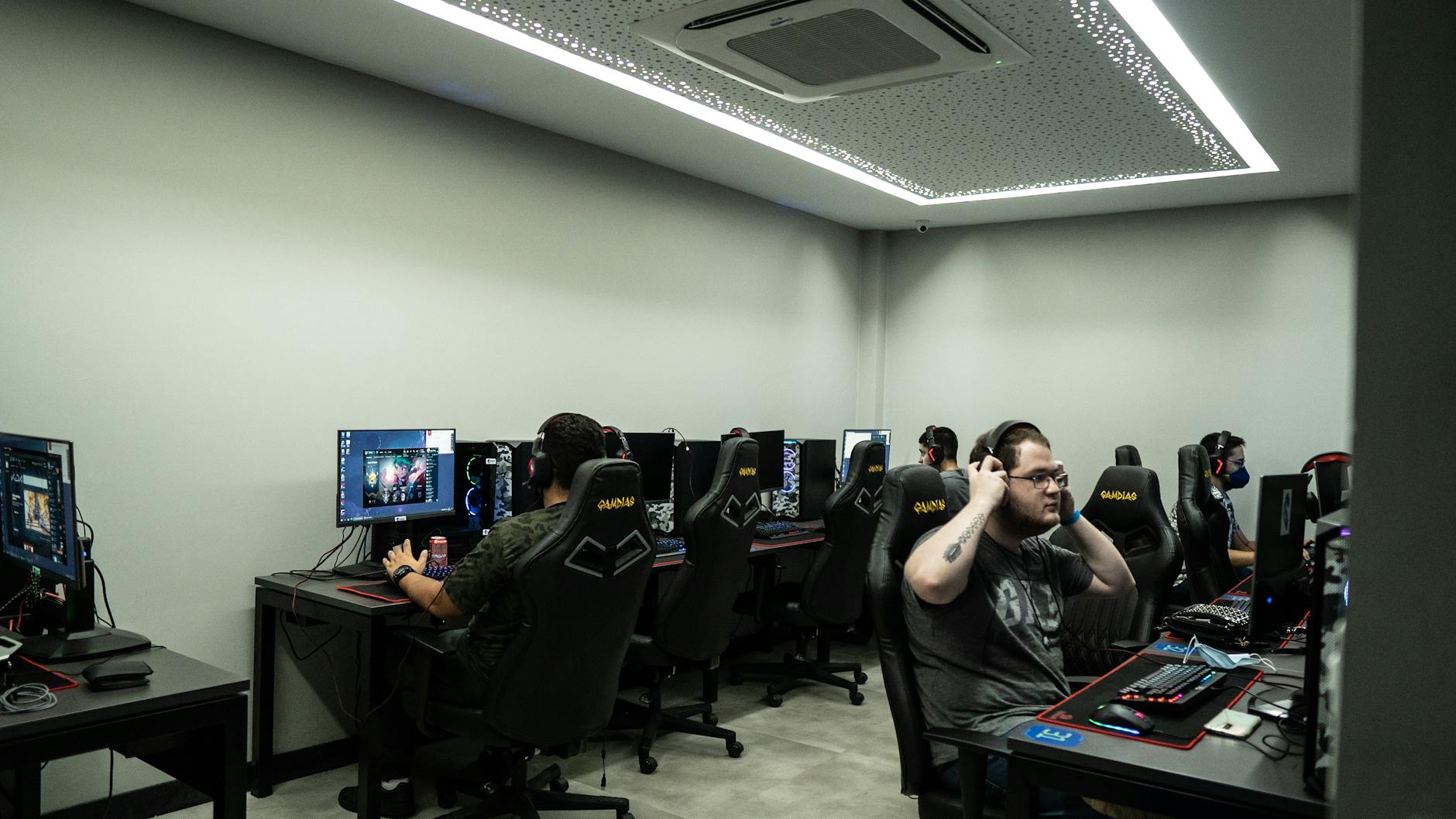 Valorant Optimal Crosshair Settings for Reyna Main 2026